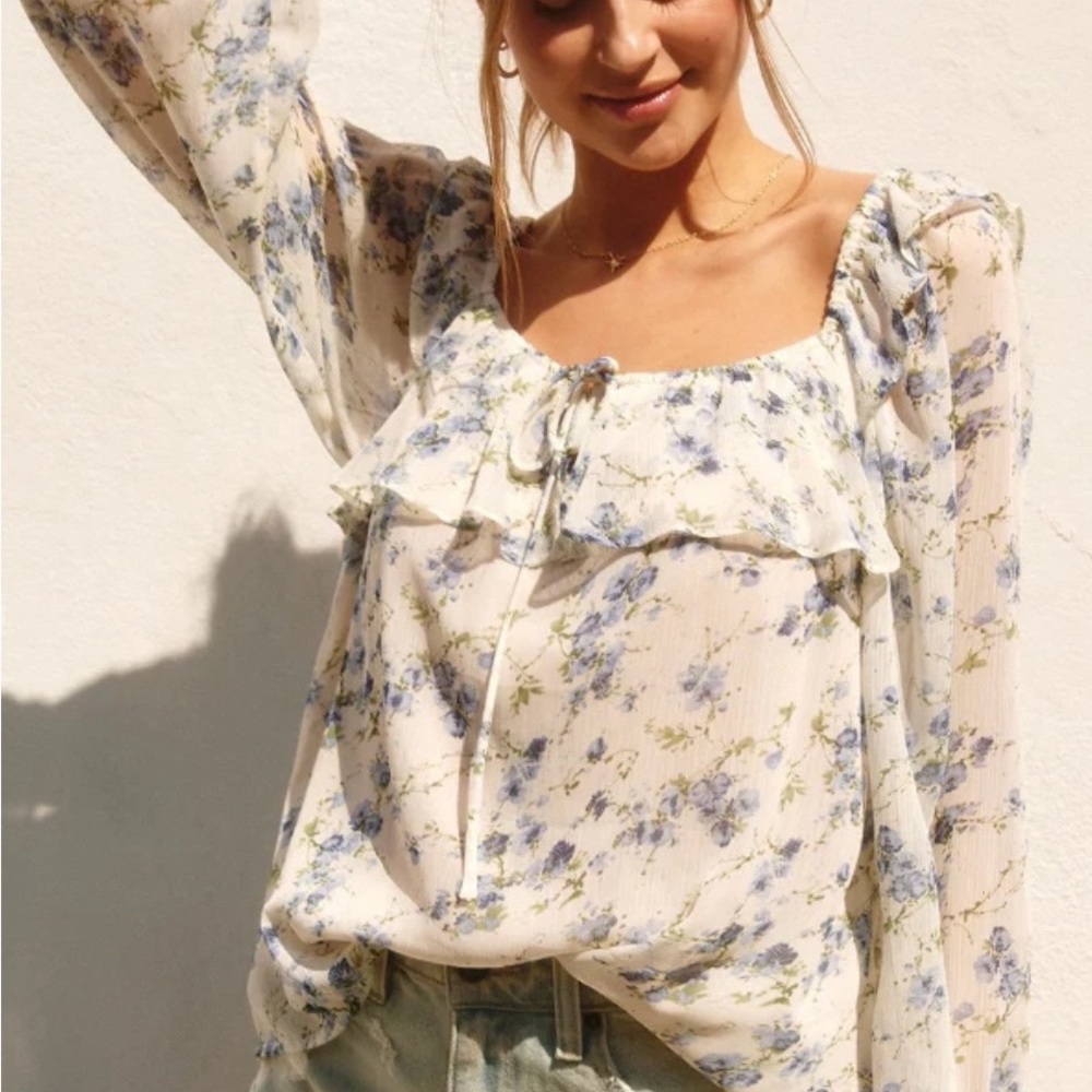 Dress Forum Meadow Ruffled Blouse in Blue Floral - Size S - Picture 5 of 8